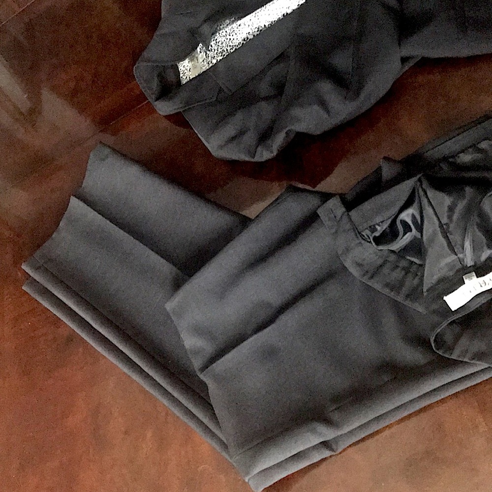 Kasper Dark Gray Pants with two deep pockets.